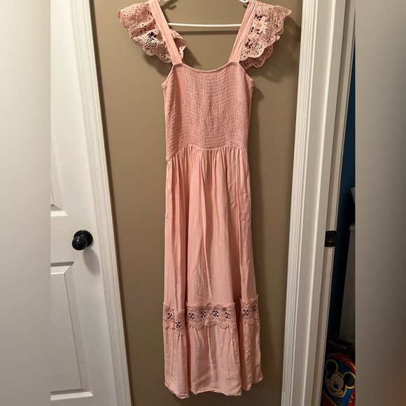 Zesica Dresses & Skirts - Zesica Pink Lace Trim Dress Size Medium